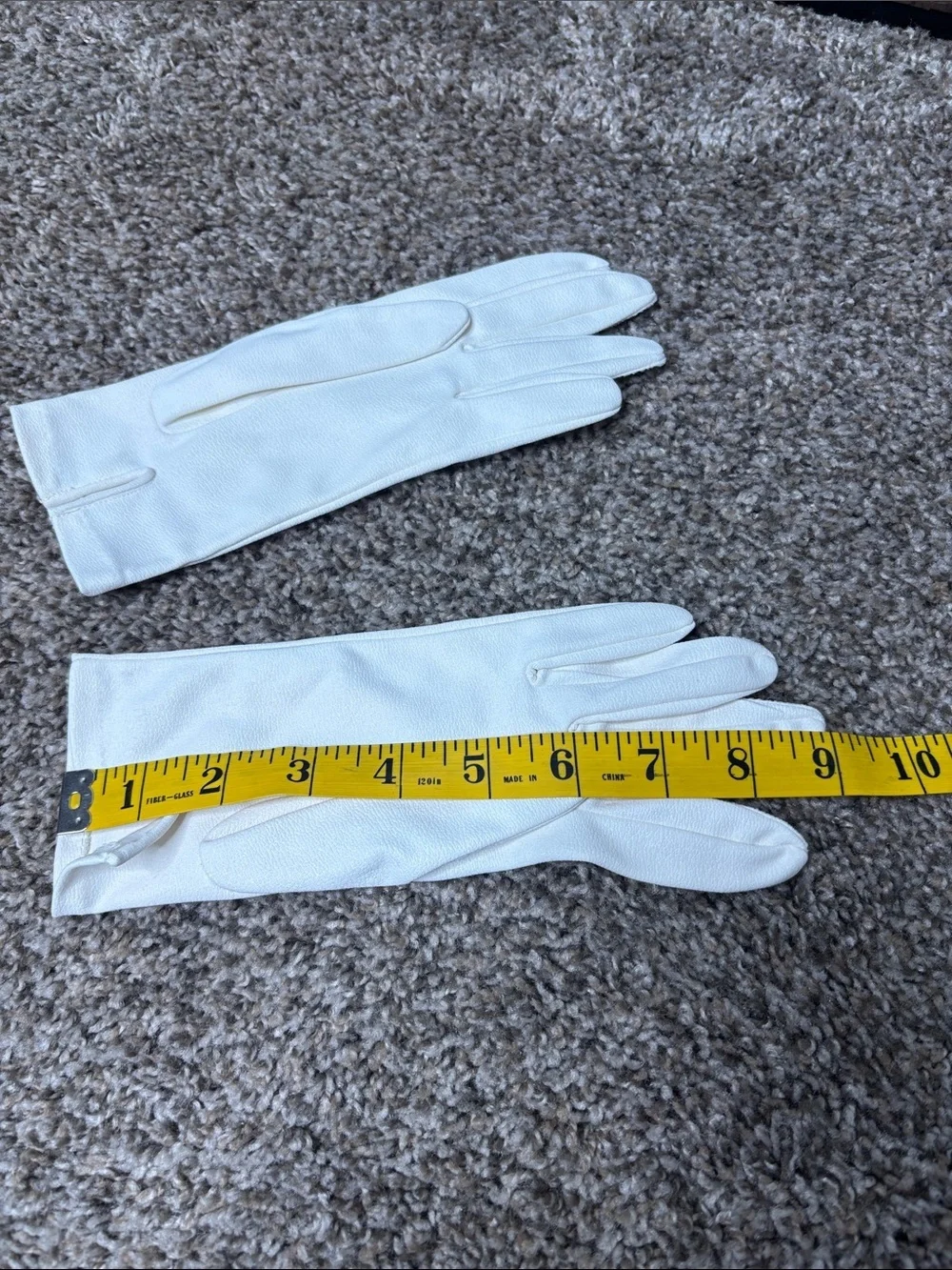 Vintage Crescendo Gloves white Sz 7 bracelet length MCM